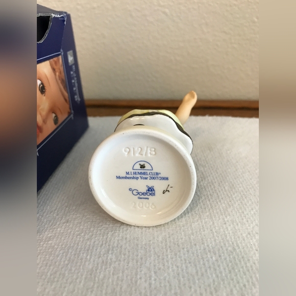 Liesl Spring Waltz Vintage Goebel Hummel 912/B 2006 - Picture 14 of 14